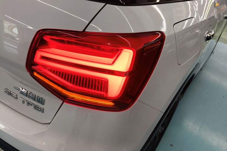 Used Audi Q2L 2018 35 TFSI Launch Exclusive Edition China V Right Rear Taillight