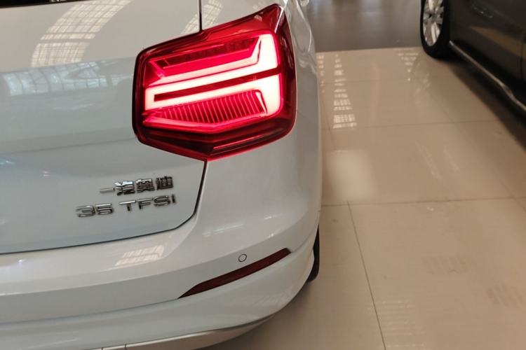 Used Audi Q2L 2018 35 TFSI Fashionable & Elegant Version China VI Emission Standard Right Rear Taillight