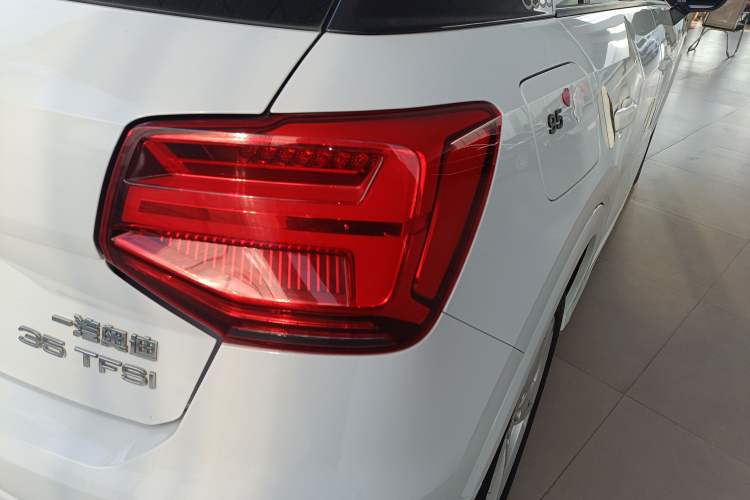 Used Audi Q2L 2018 35 TFSI Fashionable & Elegant Version China VI Emission Standard Right Rear Taillight