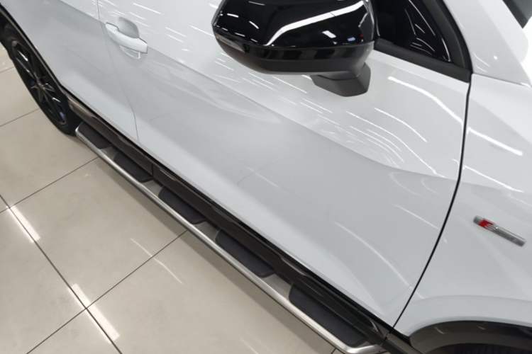 Used Audi Q2L 2018 35 TFSI Launch Exclusive Edition China VI Right Side Sill