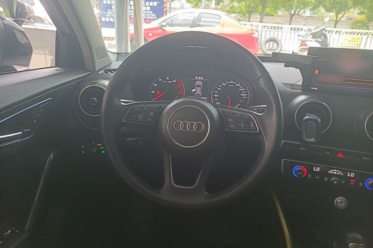 Used Audi Q2L 2018 35 TFSI Fashion Dynamic Version China V Emission Standard Steering Wheel