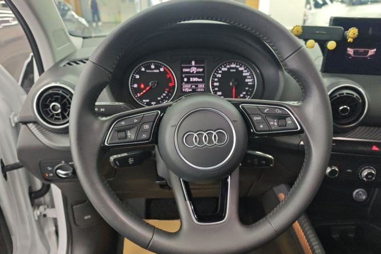 Used Audi Q2L 2018 35 TFSI Launch Exclusive Edition China VI Steering Wheel
