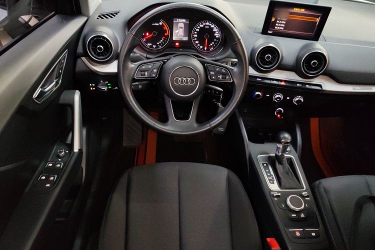 Used Audi Q2L 2018 35 TFSI Luxury Prestige Version China VI Steering Wheel
