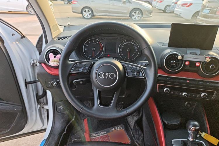 Used Audi Q2L 2018 35 TFSI Fashion Dynamic Version China VI Emission Standard Steering Wheel