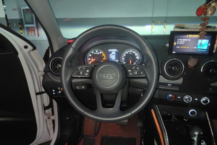 Used Audi Q2L 2018 35 TFSI Launch Exclusive Edition China VI Steering Wheel