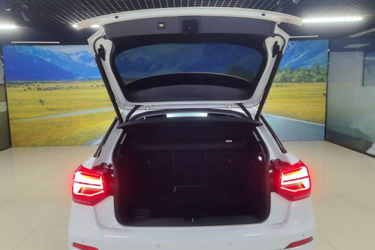 Used Audi Q2L 2018 35 TFSI Fashionable & Elegant Version China VI Emission Standard Trunk