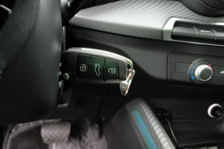 Used Audi Q2L 2018 35 TFSI Launch Exclusive Edition China VI Vehicle Key