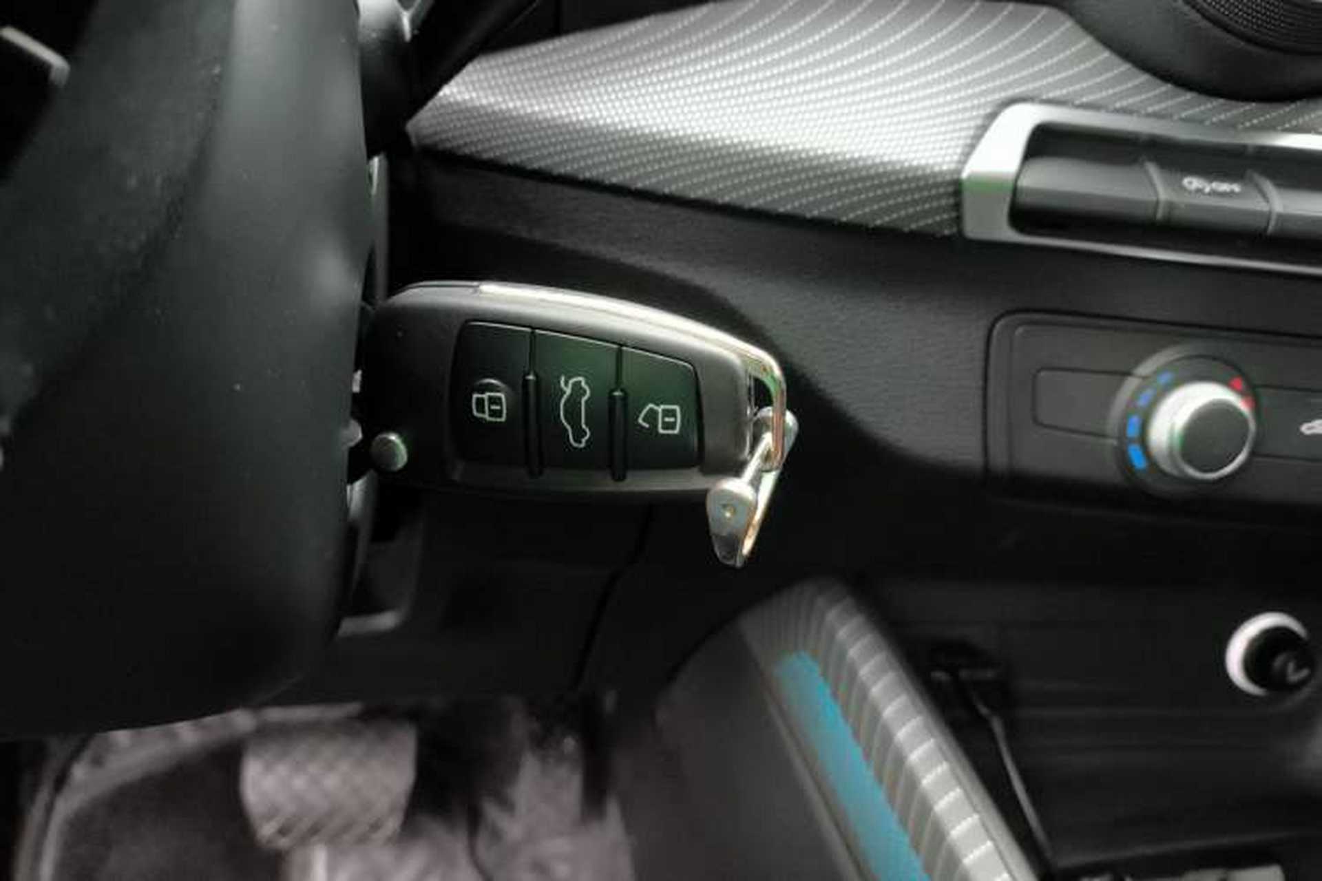 Used Audi Q2L 2018 35 TFSI Launch Exclusive Edition China VI Vehicle Key