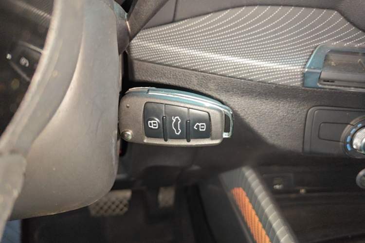 Used Audi Q2L 2018 35 TFSI Launch Exclusive Edition China VI Vehicle Key