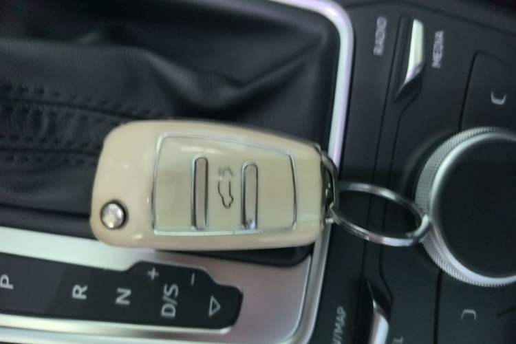 Used Audi Q2L 2018 35 TFSI Fashion Dynamic Version China VI Emission Standard Vehicle Key