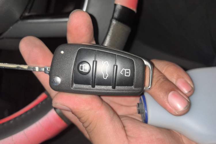 Used Audi Q2L 2018 35 TFSI Launch Exclusive Edition China VI Vehicle Key