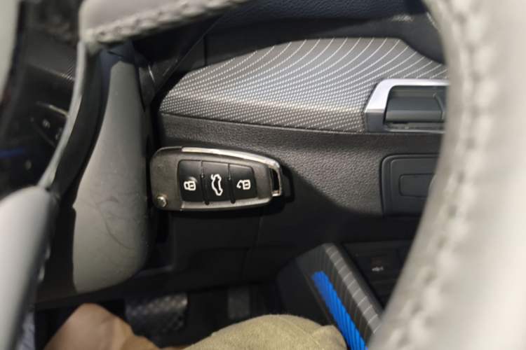 Used Audi Q2L 2018 35 TFSI Launch Exclusive Edition China VI Vehicle Key