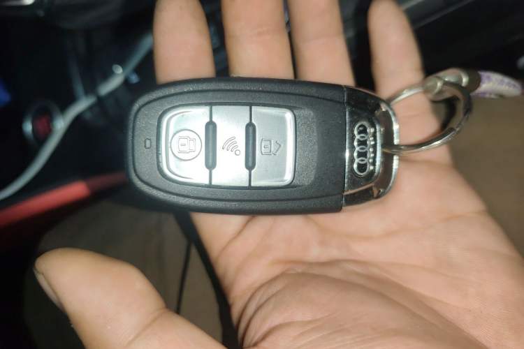 Used Audi Q2L 2018 35 TFSI Fashion Dynamic Version China VI Emission Standard Vehicle Key