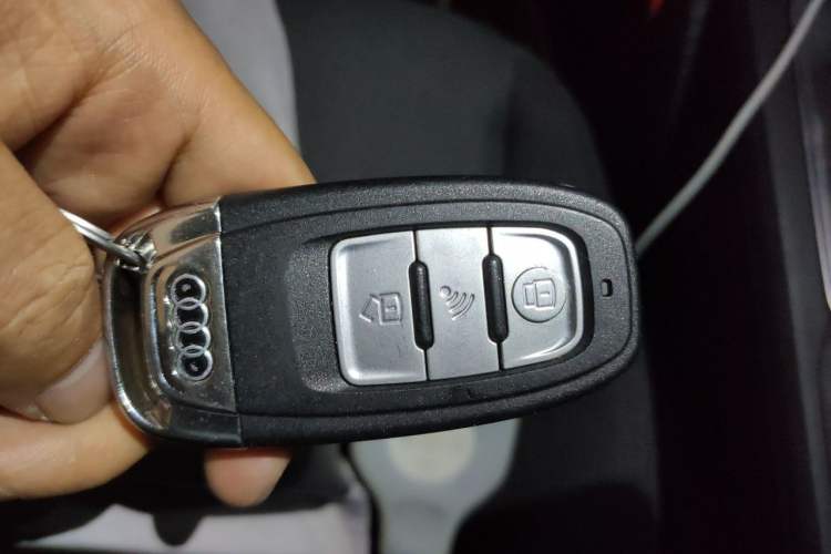 Used Audi Q2L 2018 35 TFSI Launch Exclusive Edition China VI Vehicle Key