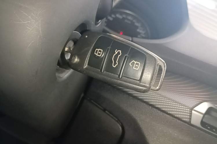 Used Audi Q2L 2018 35 TFSI Launch Exclusive Edition China VI Vehicle Key