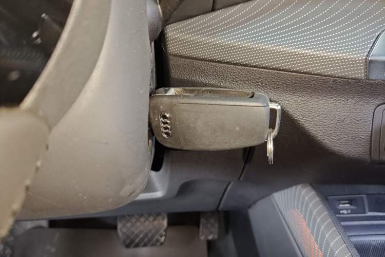 Used Audi Q2L 2018 35 TFSI Launch Exclusive Edition China VI Vehicle Key