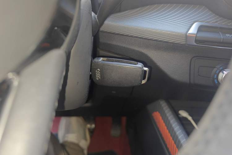 Used Audi Q2L 2018 35 TFSI Launch Exclusive Edition China VI Vehicle Key