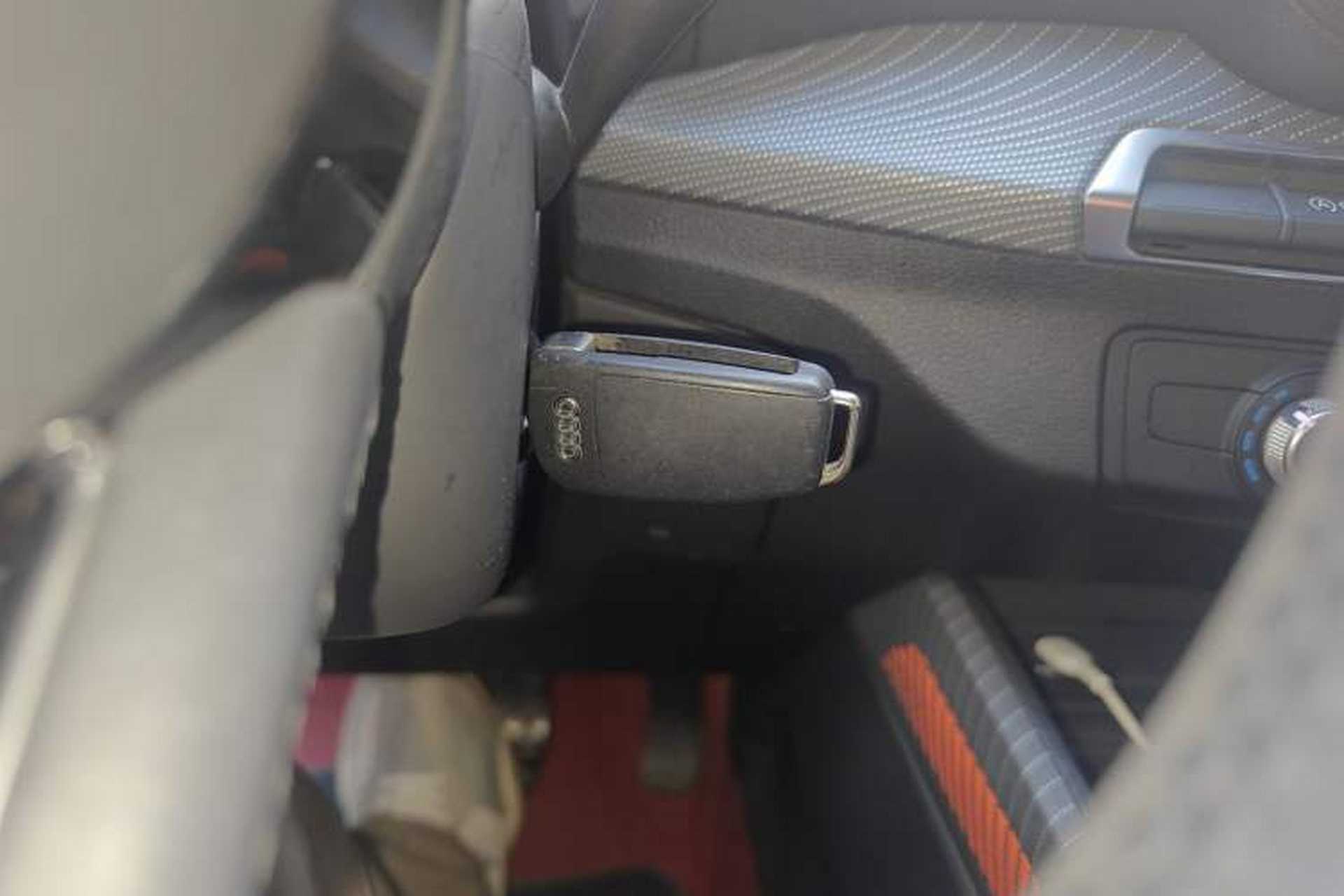 Used Audi Q2L 2018 35 TFSI Launch Exclusive Edition China VI Vehicle Key