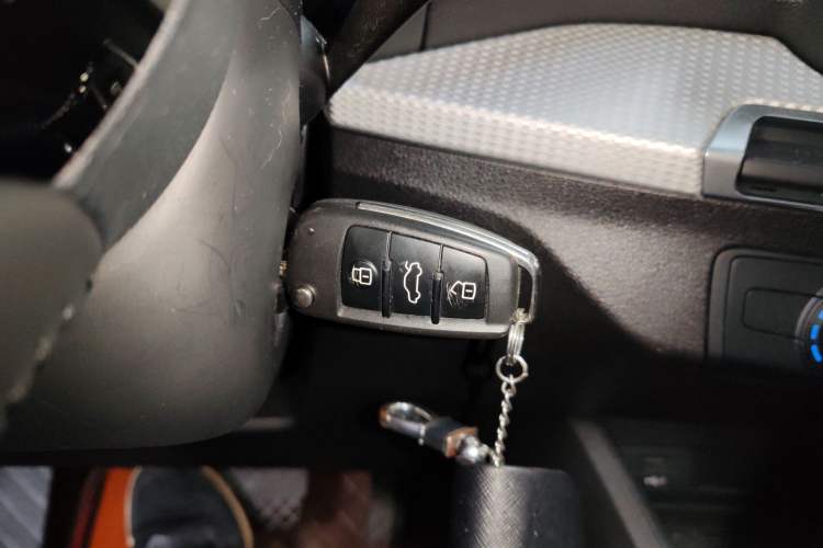 Used Audi Q2L 2018 35 TFSI Luxury Prestige Version China VI Vehicle Key