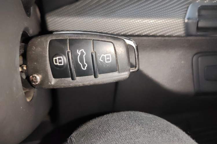 Used Audi Q2L 2018 35 TFSI Launch Exclusive Edition China VI Vehicle Key