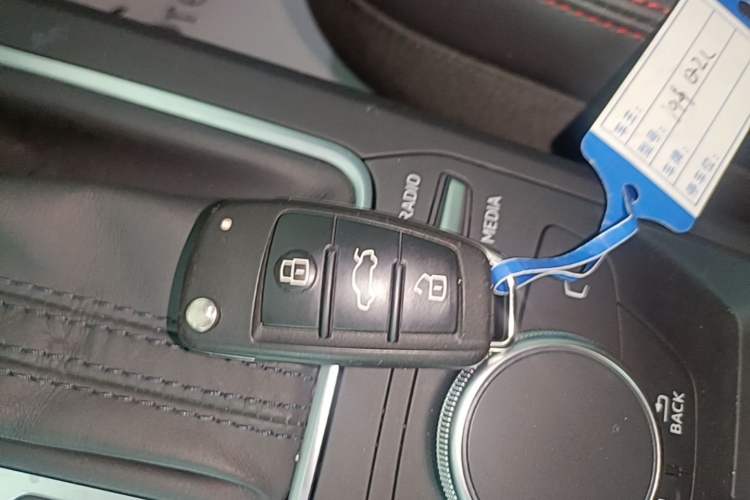Used Audi Q2L 2018 35 TFSI Fashion Dynamic Version China VI Emission Standard Vehicle Key