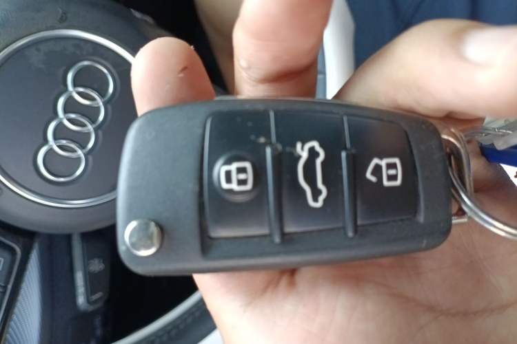 Used Audi Q2L 2018 35 TFSI Launch Exclusive Edition China VI Vehicle Key