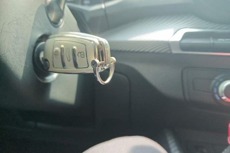 Used Audi Q2L 2018 35 TFSI Launch Exclusive Edition China VI Vehicle Key