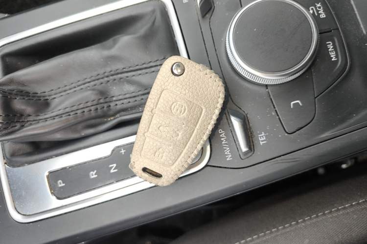 Used Audi Q2L 2018 35 TFSI Launch Exclusive Edition China VI Vehicle Key