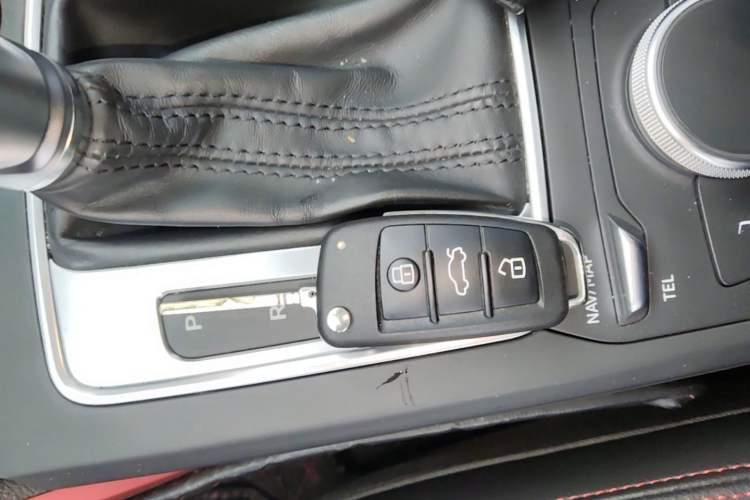 Used Audi Q2L 2018 35 TFSI Fashion Dynamic Version China VI Emission Standard Vehicle Key