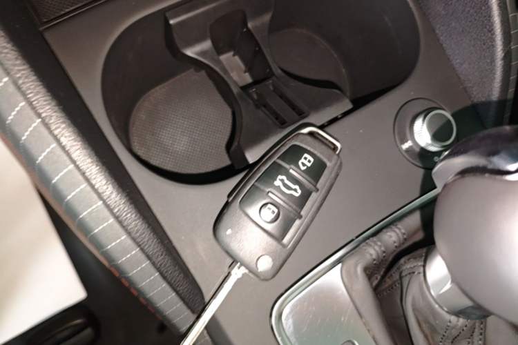 Used Audi Q2L 2018 35 TFSI Launch Exclusive Edition China VI Vehicle Key