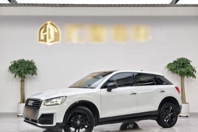 Audi Q2L 2018 35 TFSI Launch Exclusive Edition China V usado