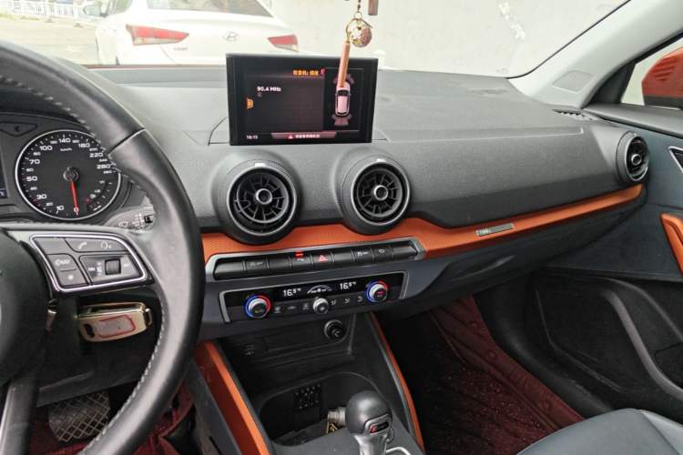 Used Audi Q2L 2018 35 TFSI Fashionable & Elegant Version China VI Emission Standard Audio And AC Panel