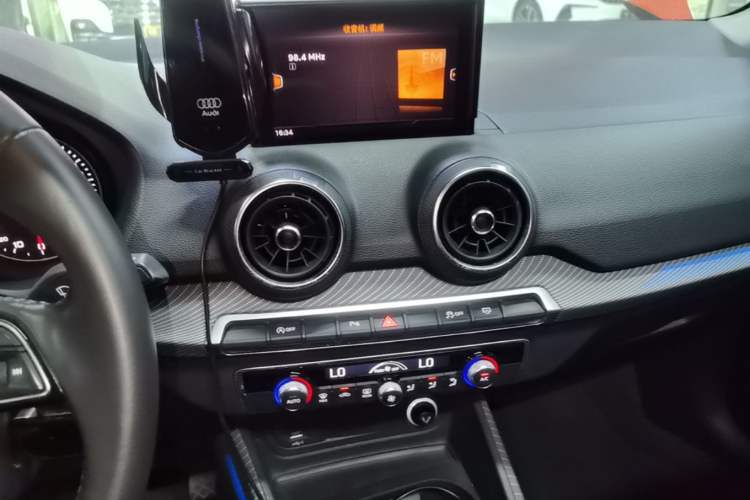 Used Audi Q2L 2018 35 TFSI Fashion Elegant Version China V Audio And AC Panel
