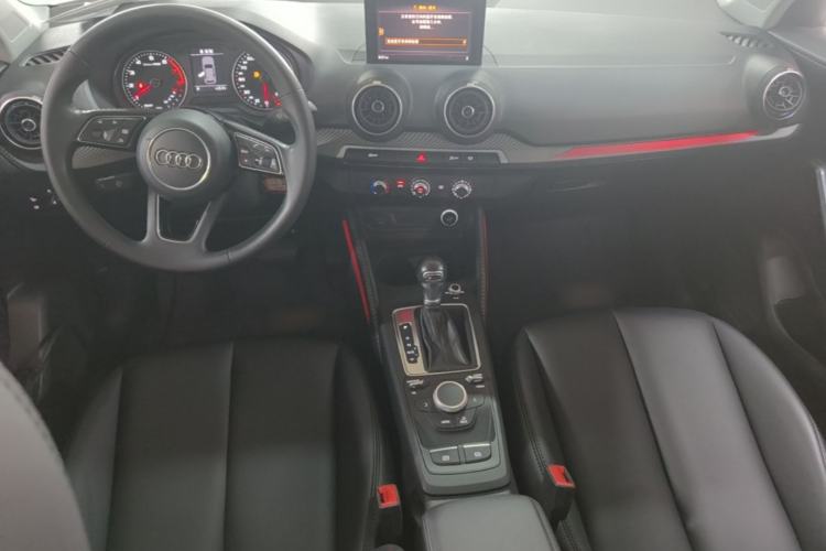 Used Audi Q2L 2018 35 TFSI Launch Exclusive Edition China VI Center Console