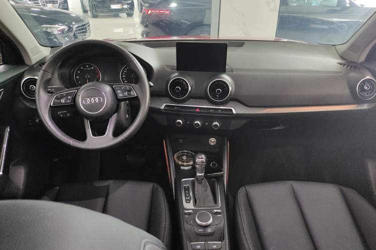 Used Audi Q2L 2018 35 TFSI Launch Exclusive Edition China VI Center Console