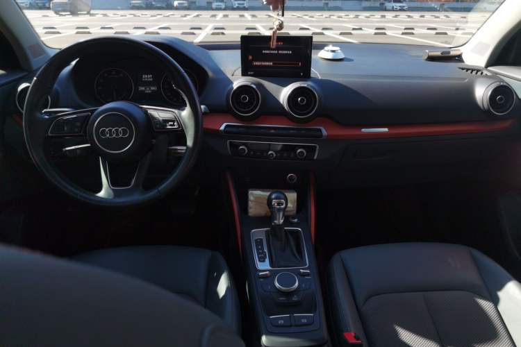 Used Audi Q2L 2018 35 TFSI Fashionable & Elegant Version China VI Emission Standard Center Console