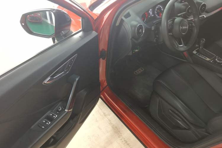 Used Audi Q2L 2018 35 TFSI Launch Exclusive Edition China VI Driver Seat