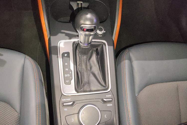 Used Audi Q2L 2018 35 TFSI Fashion Elegant Version China V Gear Lever