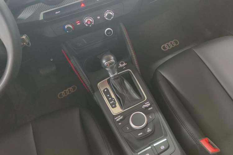 Used Audi Q2L 2018 35 TFSI Launch Exclusive Edition China VI Gear Lever