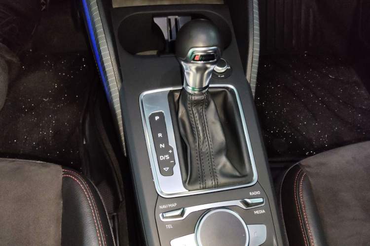 Used Audi Q2L 2018 35 TFSI Fashion Dynamic Version China V Emission Standard Gear Lever