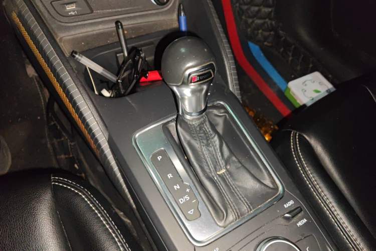 Used Audi Q2L 2018 35 TFSI Launch Exclusive Edition China V Gear Lever