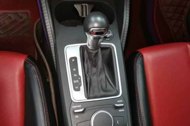Used Audi Q2L 2018 35 TFSI Launch Exclusive Edition China VI Gear Lever