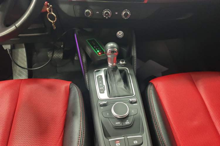 Used Audi Q2L 2018 35 TFSI Launch Exclusive Edition China VI Gear Lever