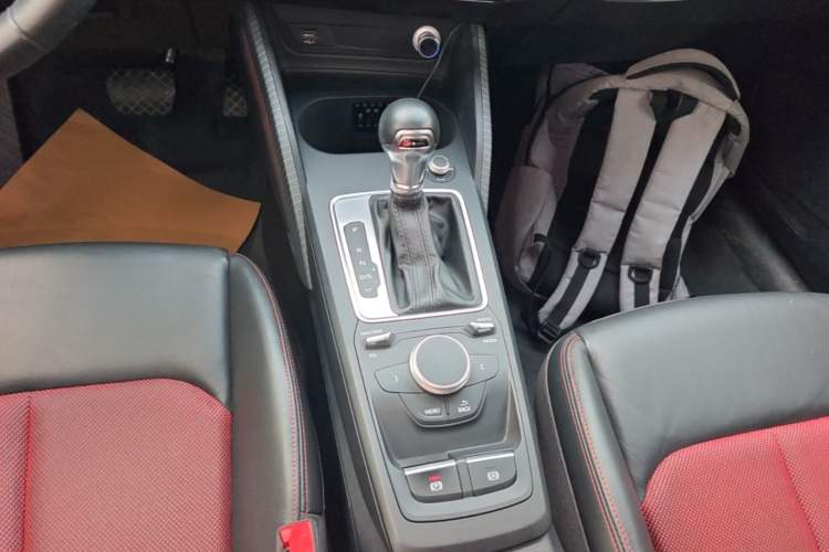 Used Audi Q2L 2018 35 TFSI Fashion Dynamic Version China V Emission Standard Gear Lever