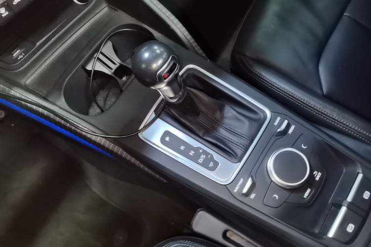 Used Audi Q2L 2018 35 TFSI Fashion Elegant Version China V Gear Lever