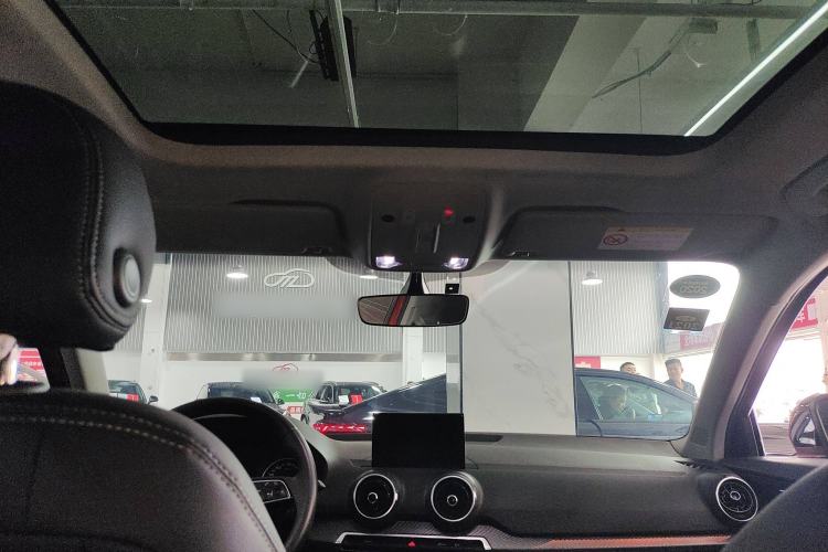 Used Audi Q2L 2018 35 TFSI Launch Exclusive Edition China VI Headliner