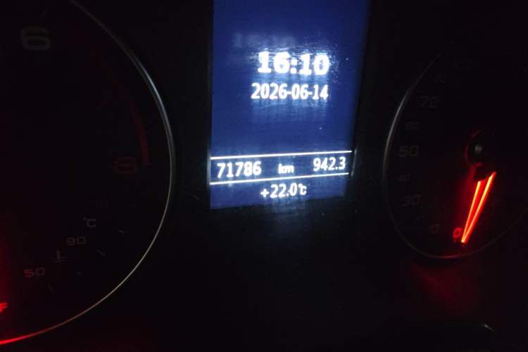 Used Audi Q2L 2018 35 TFSI Launch Exclusive Edition China V Odometer Close Up
