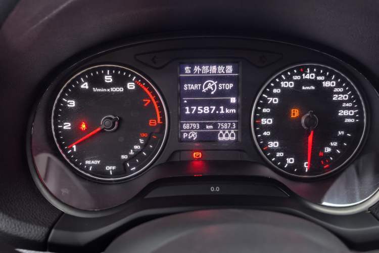 Used Audi Q2L 2018 35 TFSI Fashionable & Elegant Version China VI Emission Standard Odometer Close Up