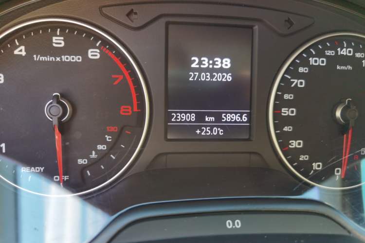 Used Audi Q2L 2018 35 TFSI Fashionable & Elegant Version China VI Emission Standard Odometer Close Up