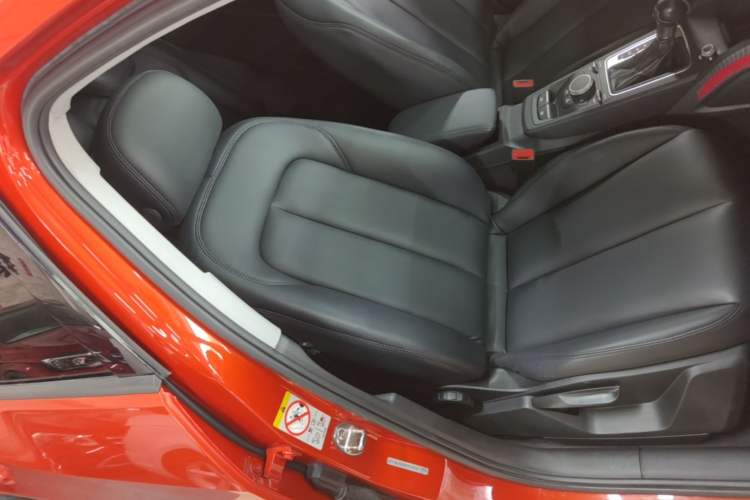 Used Audi Q2L 2018 35 TFSI Launch Exclusive Edition China VI Right Front Seat